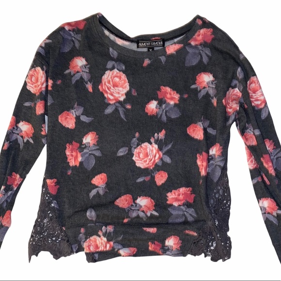 Almost Famous Tops - Almost Famous Top. Flowers.  Size Medium. Knitted design